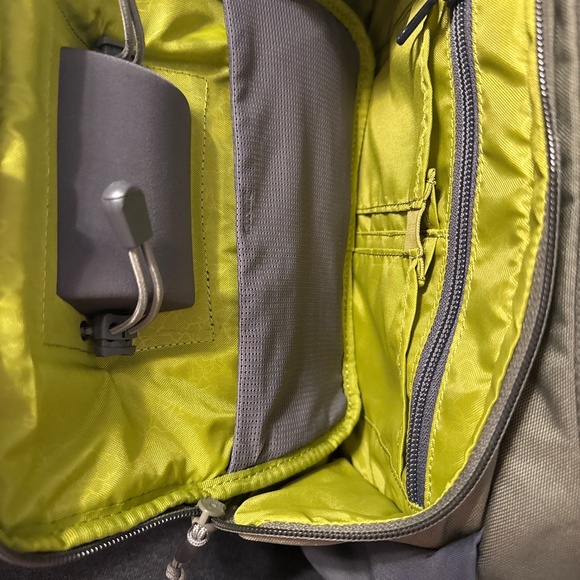 ORVIS SLING PACK DUSTY OLIVE - Picture 6 of 6